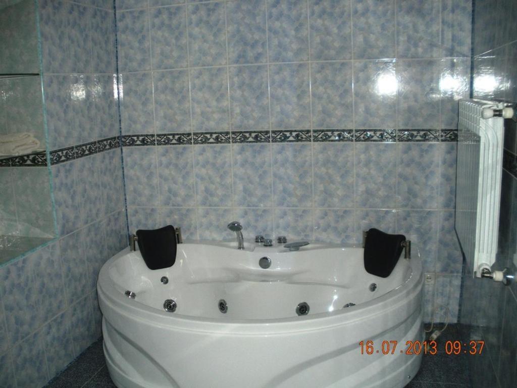 Edemi Hotell Kutaisi Rum bild